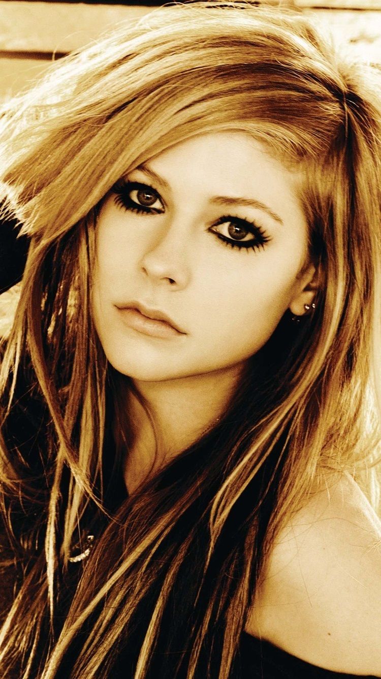 Avril Lavigne 39 750x1334 IPhone 8 7 6 6S Wallpaper, Background, Picture, Image