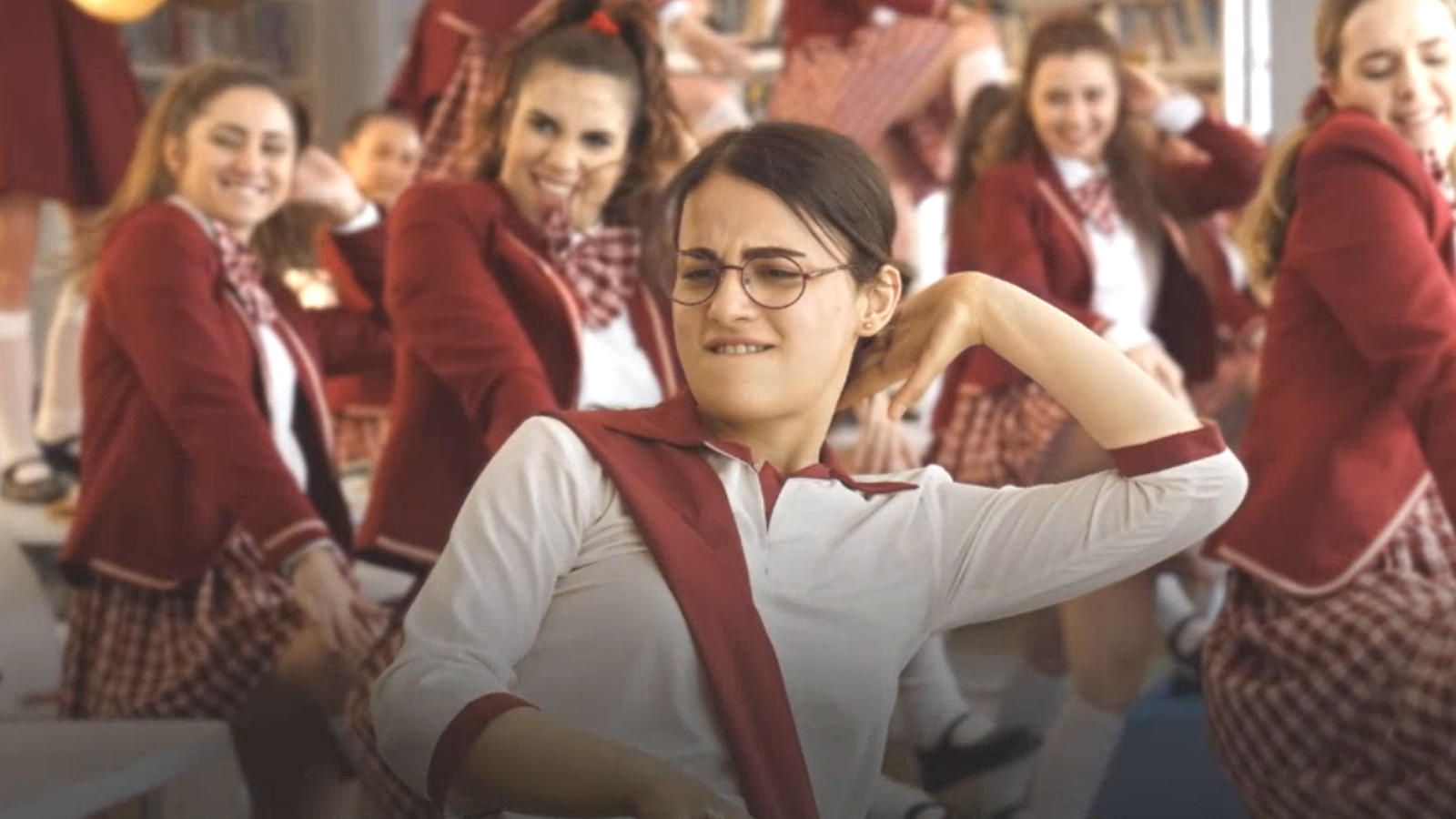 Angrezi Medium: Radhika Madan Pulls Off Iconic Bollywood Steps