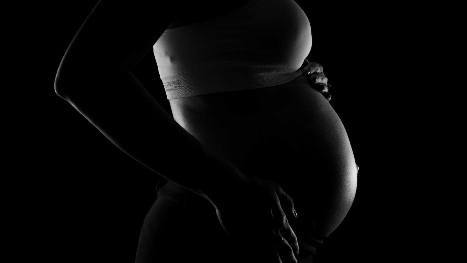 孕妇孕肚特写图片下载 - 觅知网