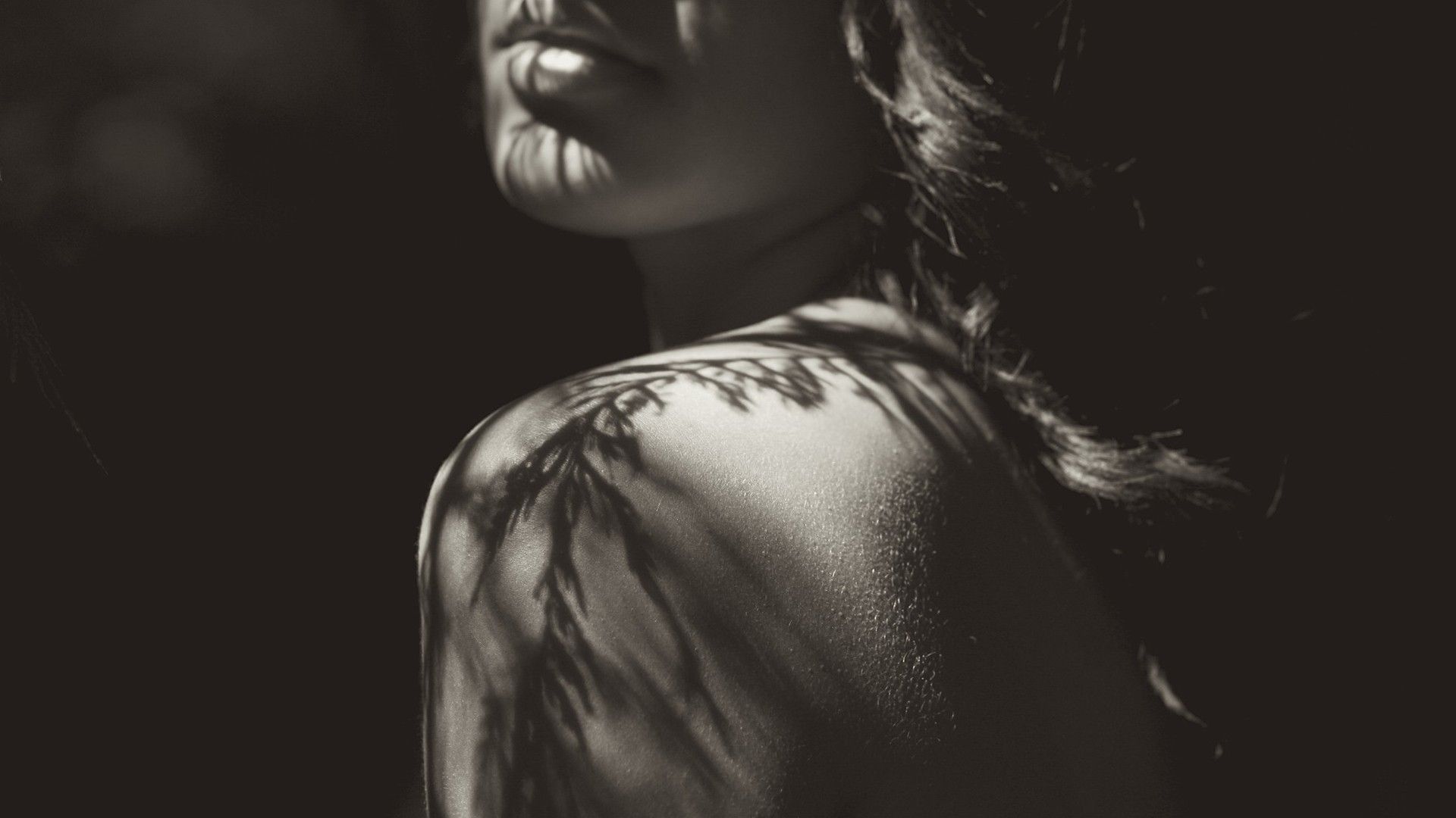 #brunette, #bare shoulders, #shadow, #monochrome, #face