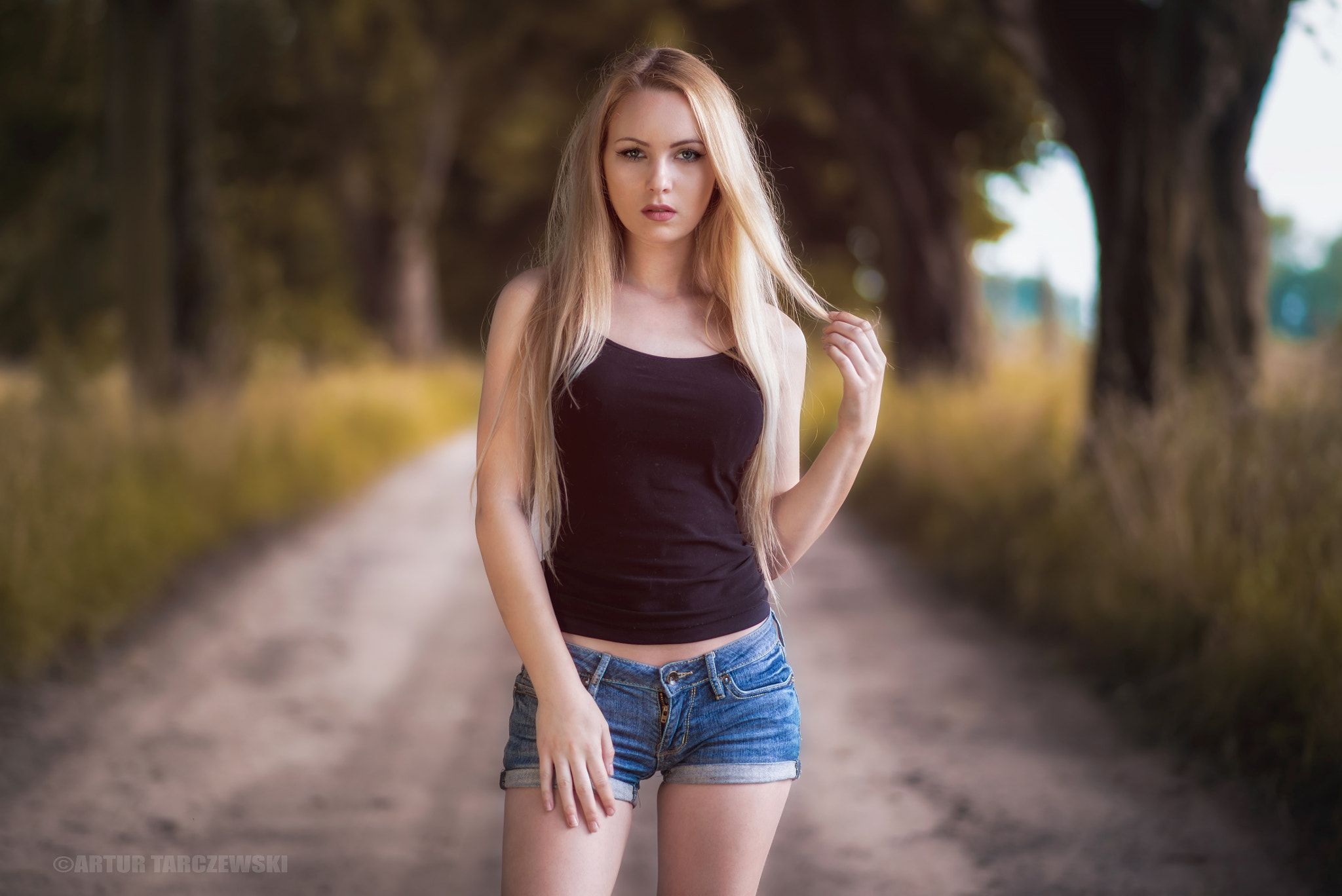 Blonde Girl In Depth Of Field HD 1440x900 Resolution HD