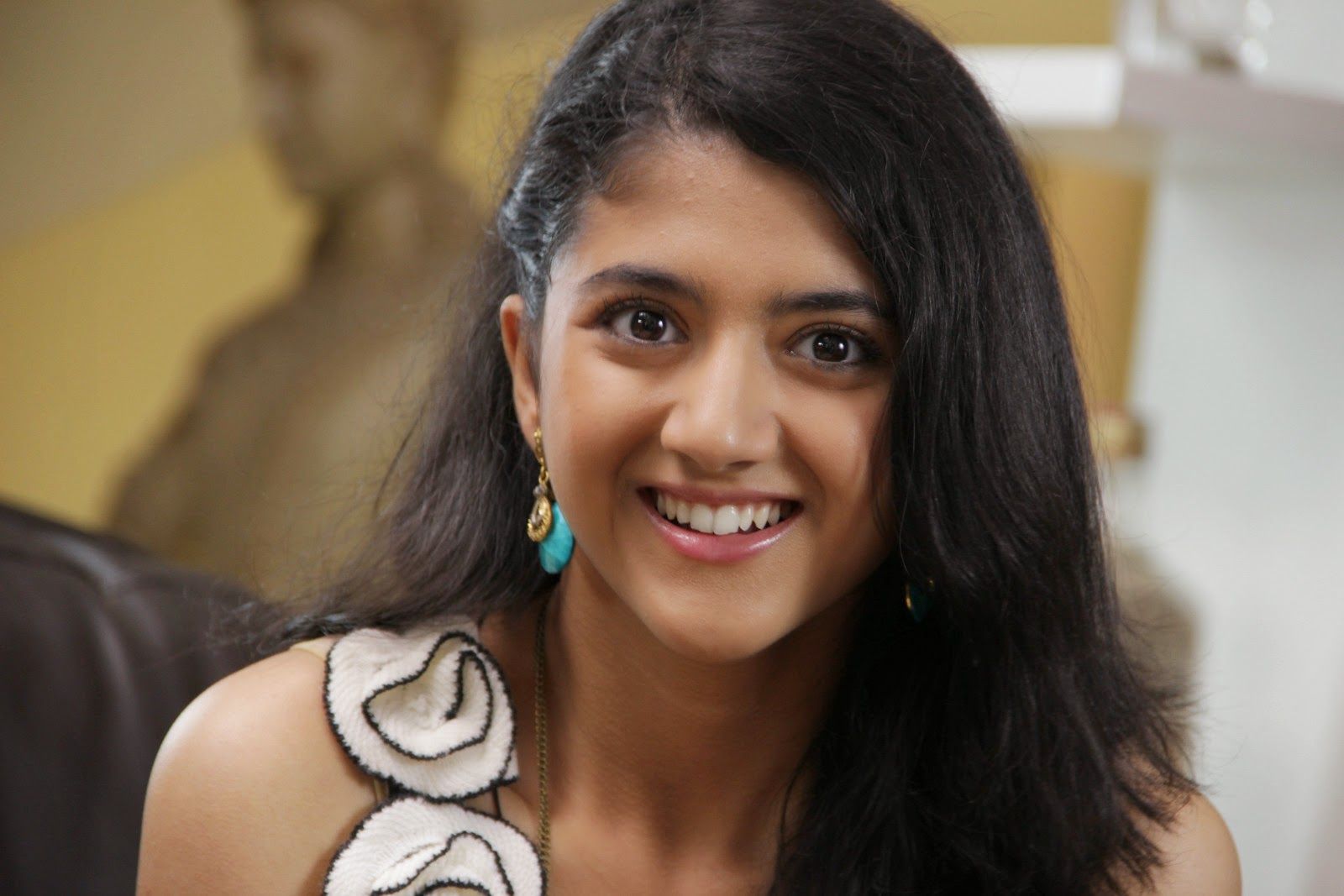 Shriya Sharma Cute photo from Gaayakudu movie photo 2. telugu