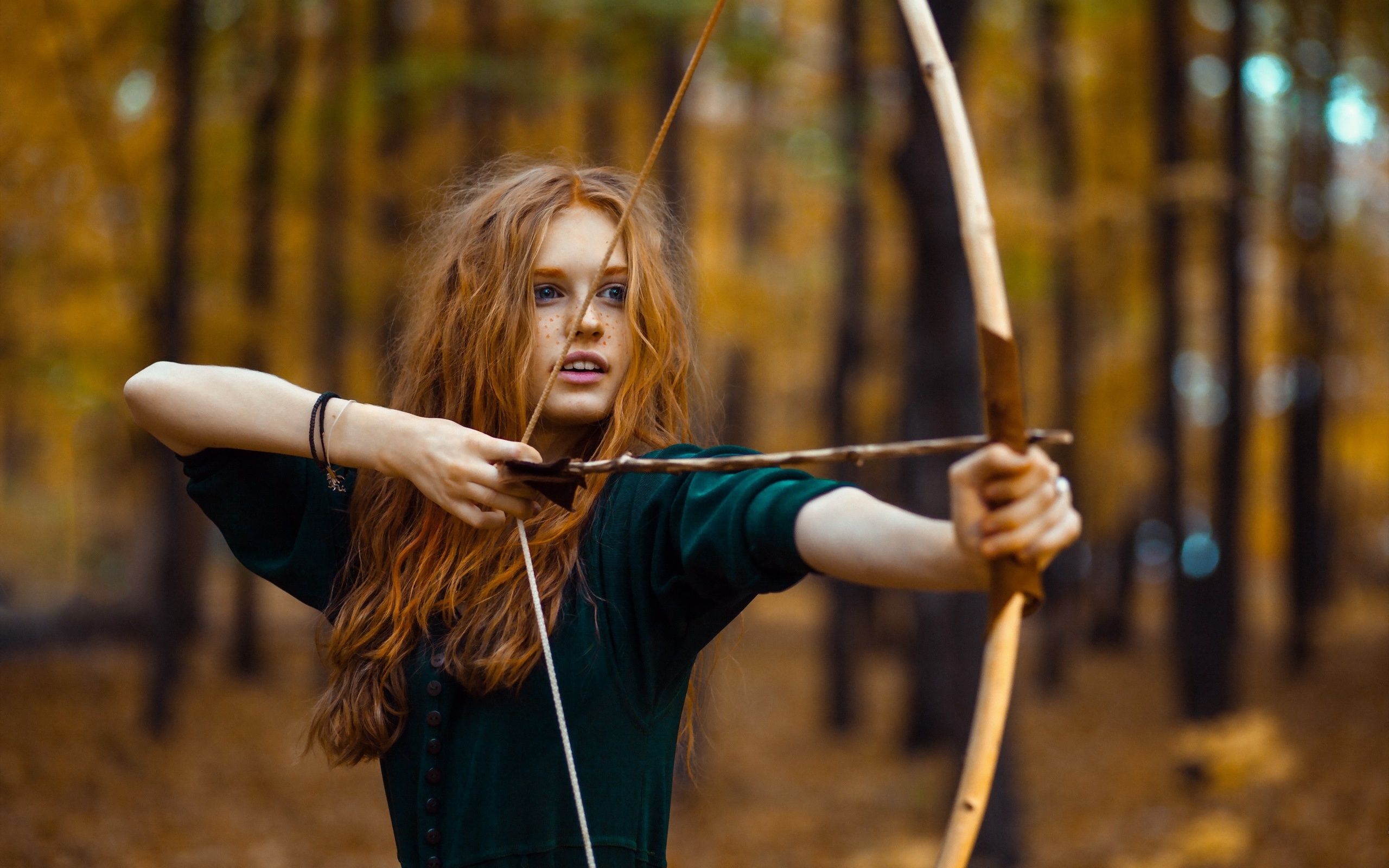 Picture Girls Archers Redhead girl arrows Bow weapon 2560x1600