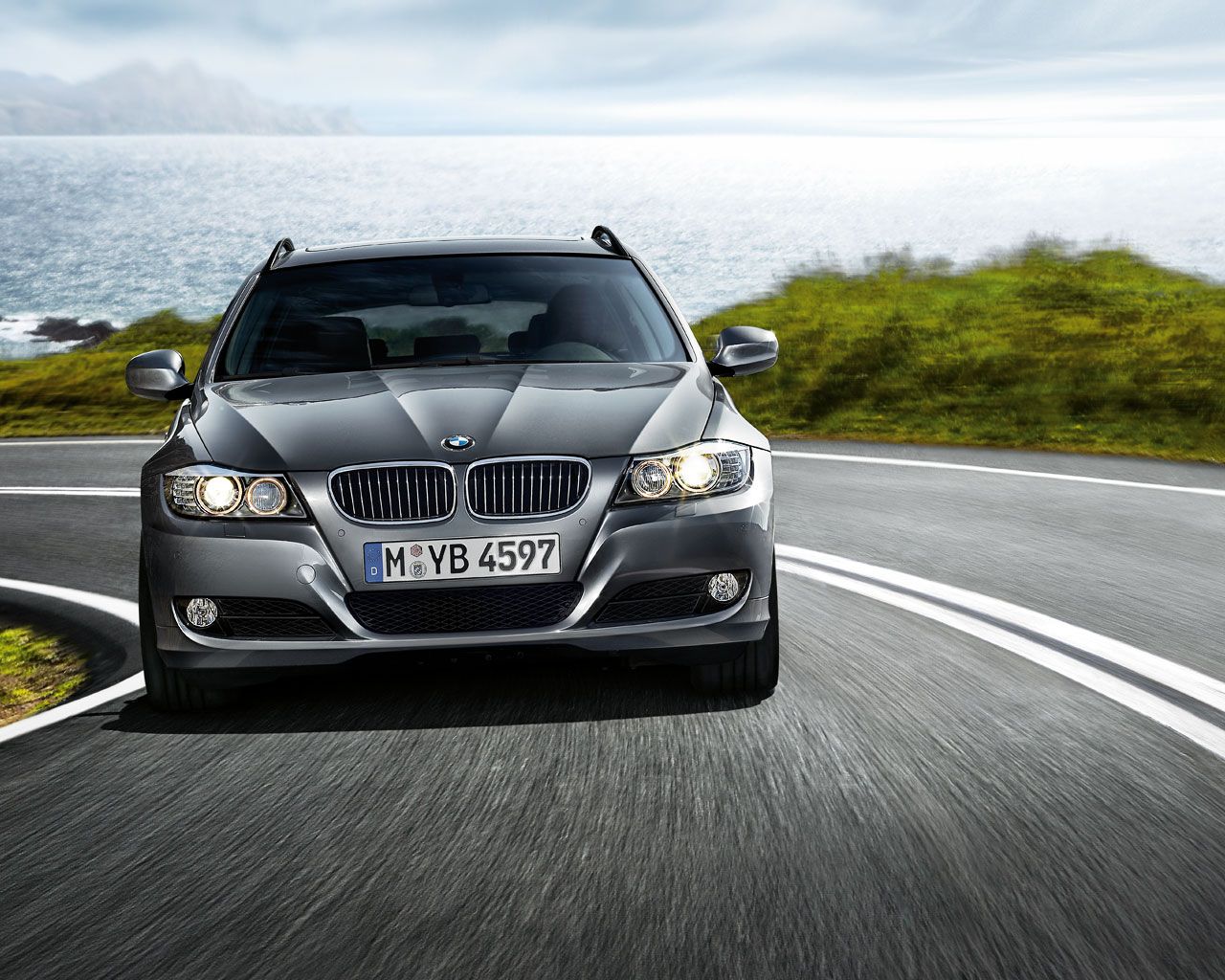 Wallpaper: 2009 BMW 3 Series Sedan And Touring 3 Series