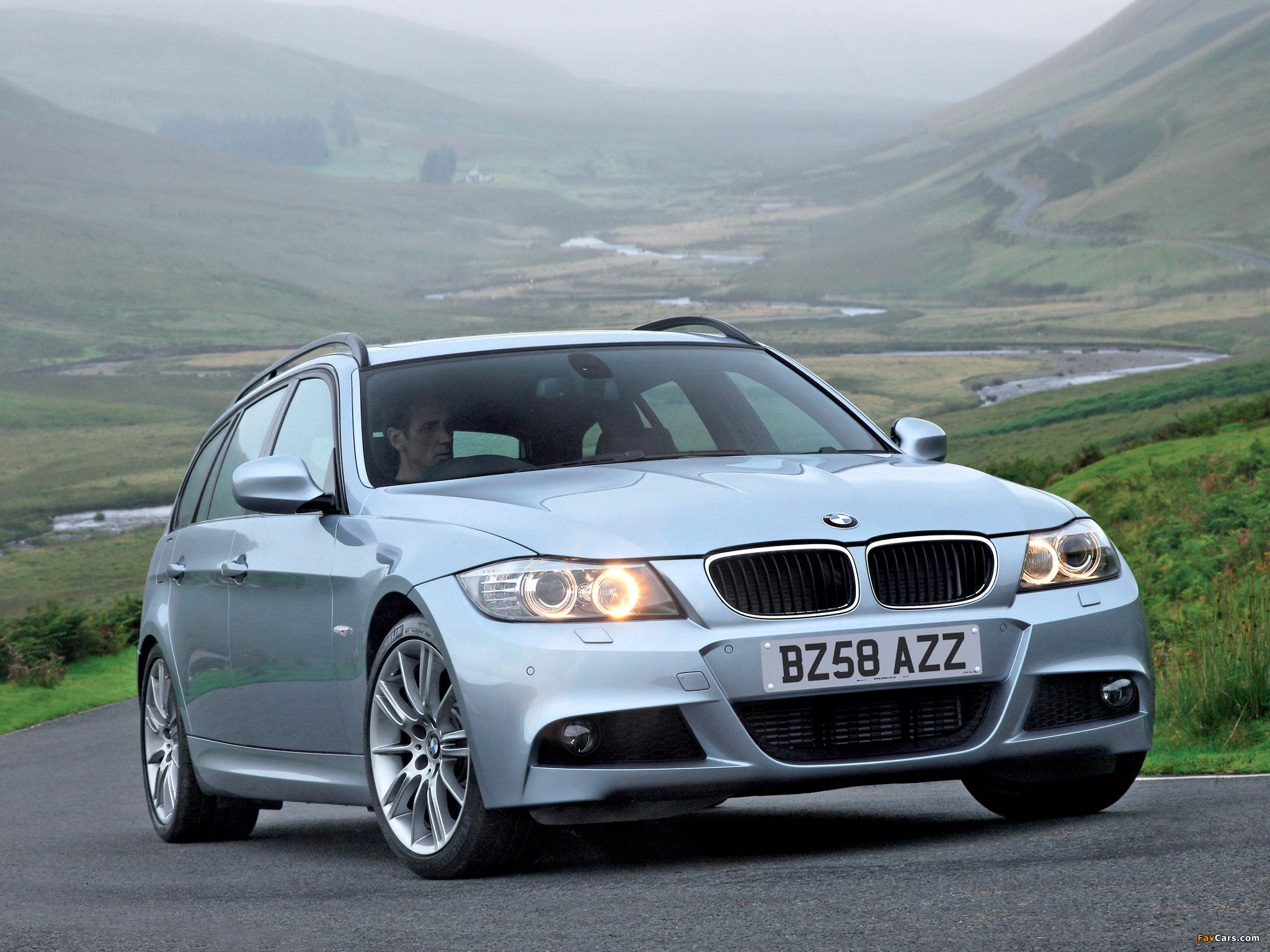 BMW 330d Touring M Sports Package UK Spec (E91) 2008–12 Wallpaper