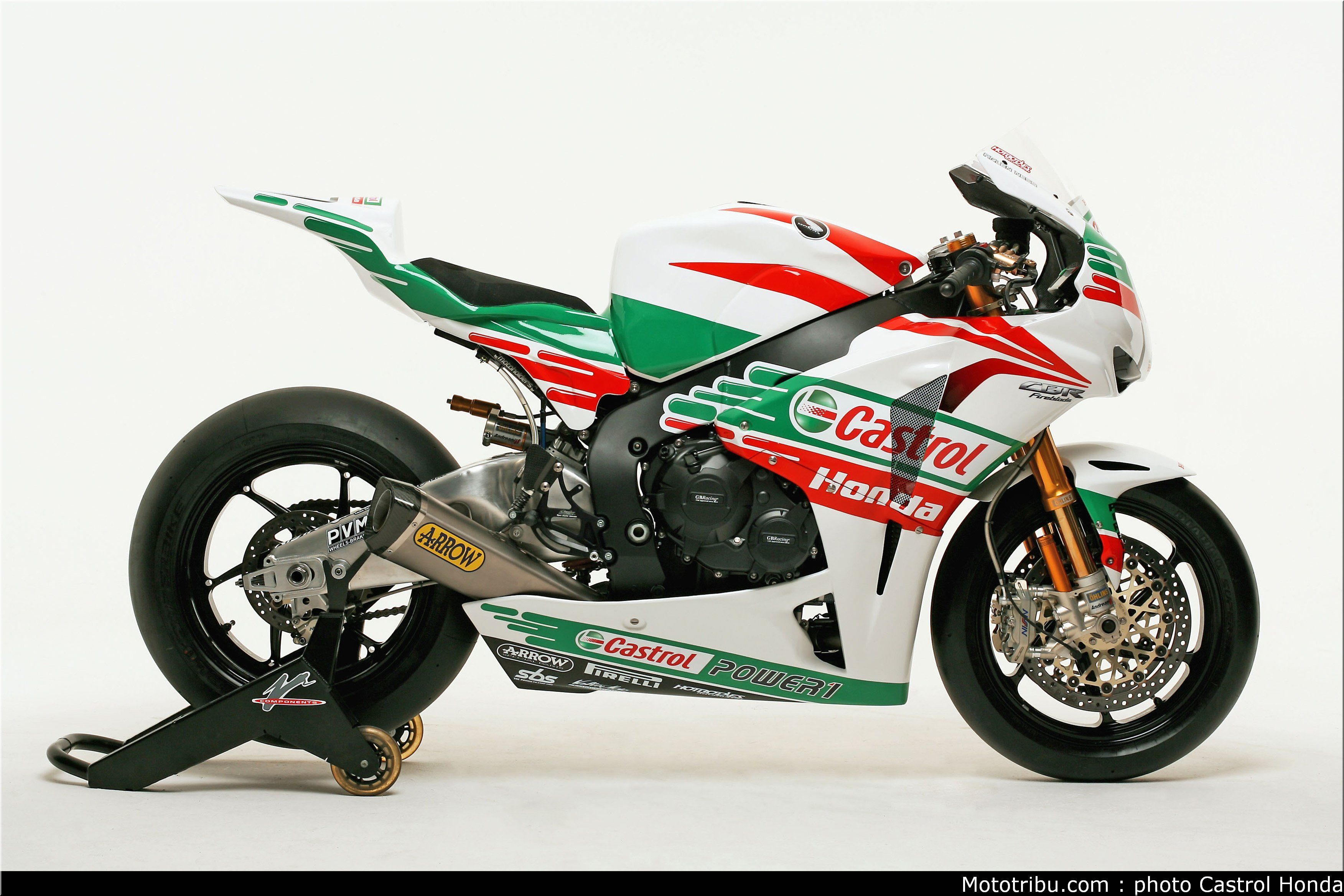 Superbike 2011 Team Castrol Honda wallpaperx2336