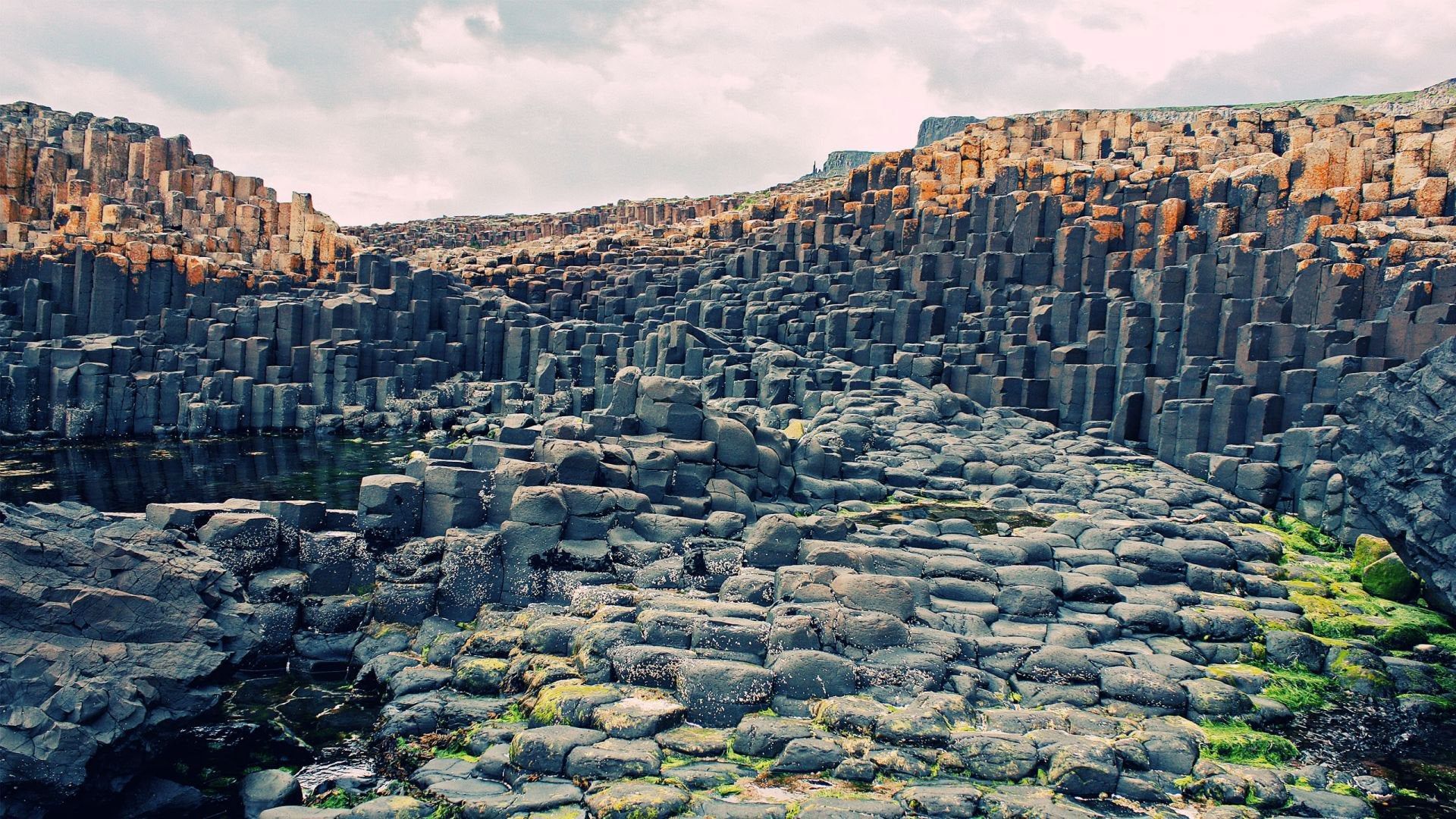 Giant's causeway in northern Ireland [1920x1080]