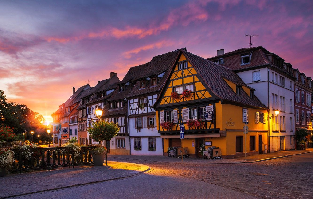 Wallpaper the sun, rays, the city, dawn, street, France, home, morning, lights, Colmar image for desktop, section город
