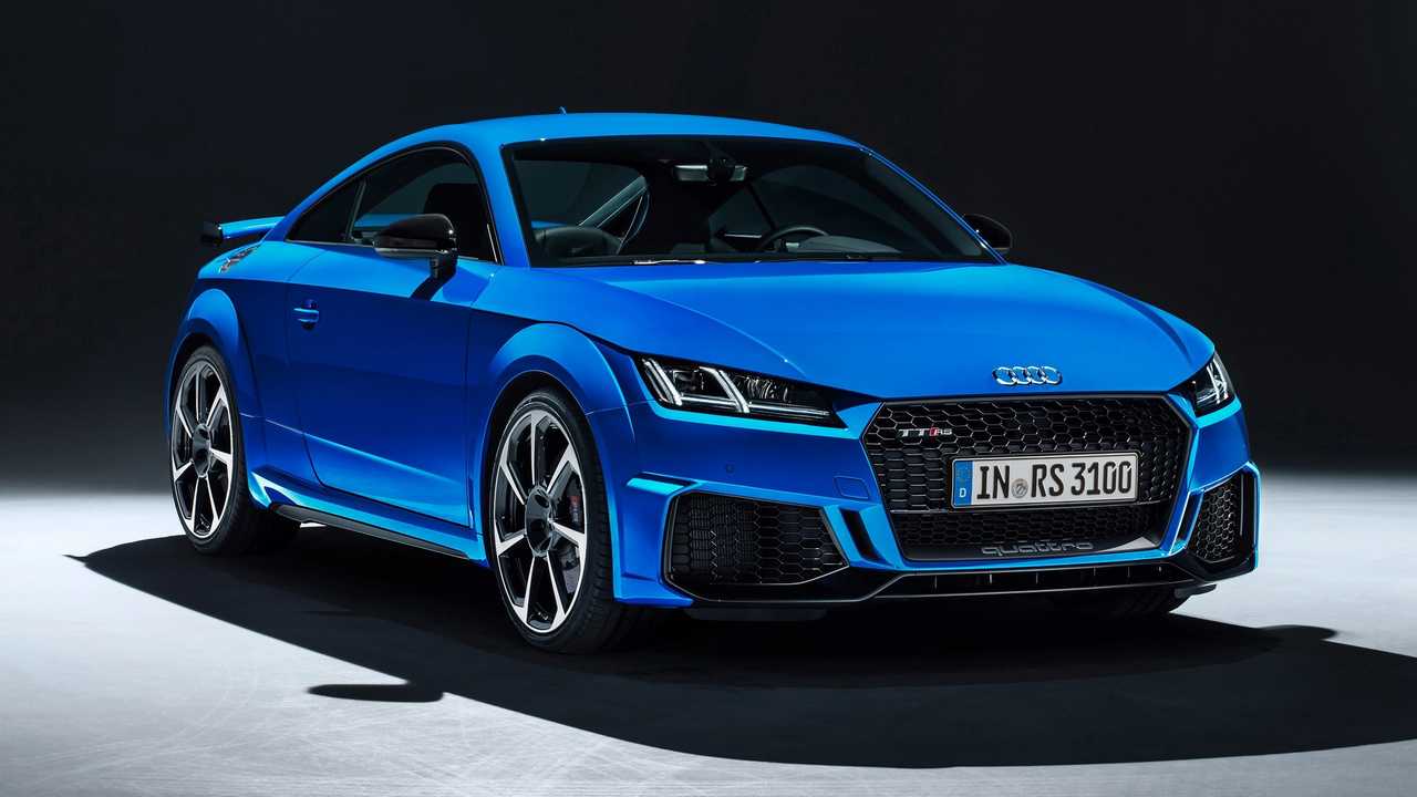 Audi TT RS Coupe, Roadster Unveiled With Sharper Design