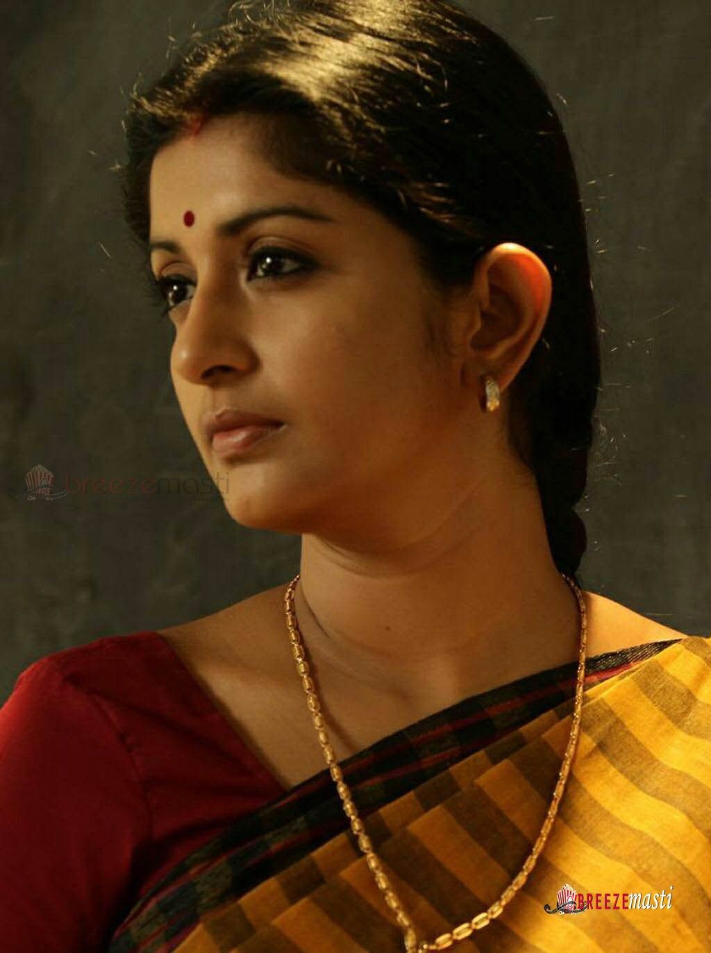 Meera Jasmine actress image in onnum mindathe. South indian