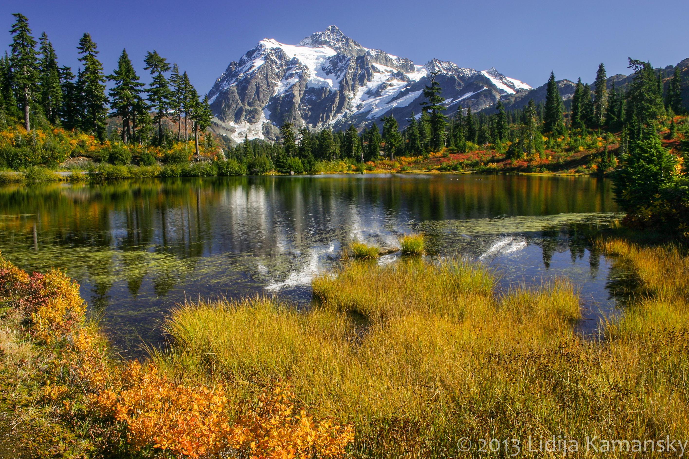 Picture lake mt.shuksan in fall colors, WA