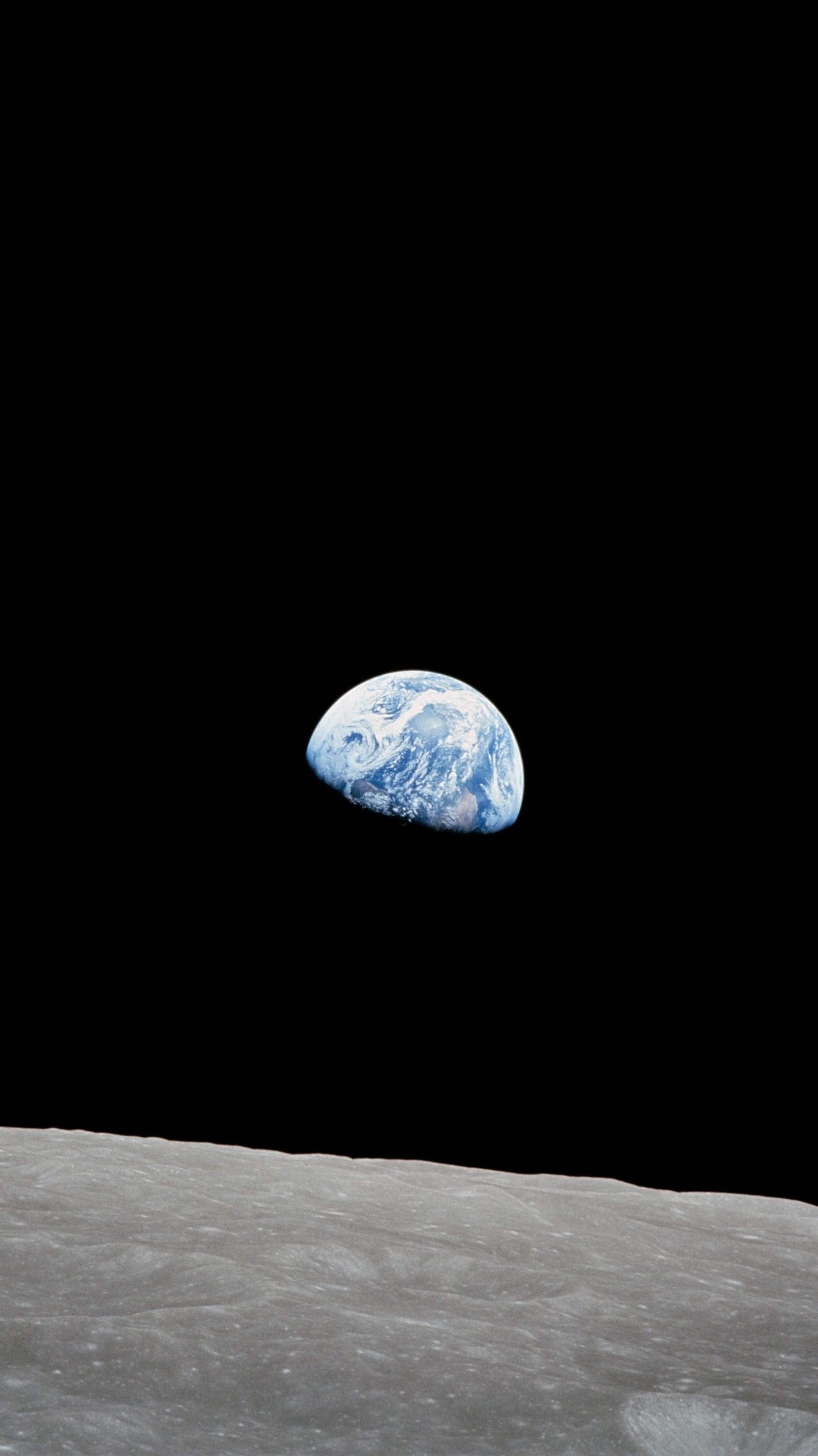 Apollo 8's Iconic Earthrise #Photos. Earth picture, Wallpaper earth, Space iphone wallpaper