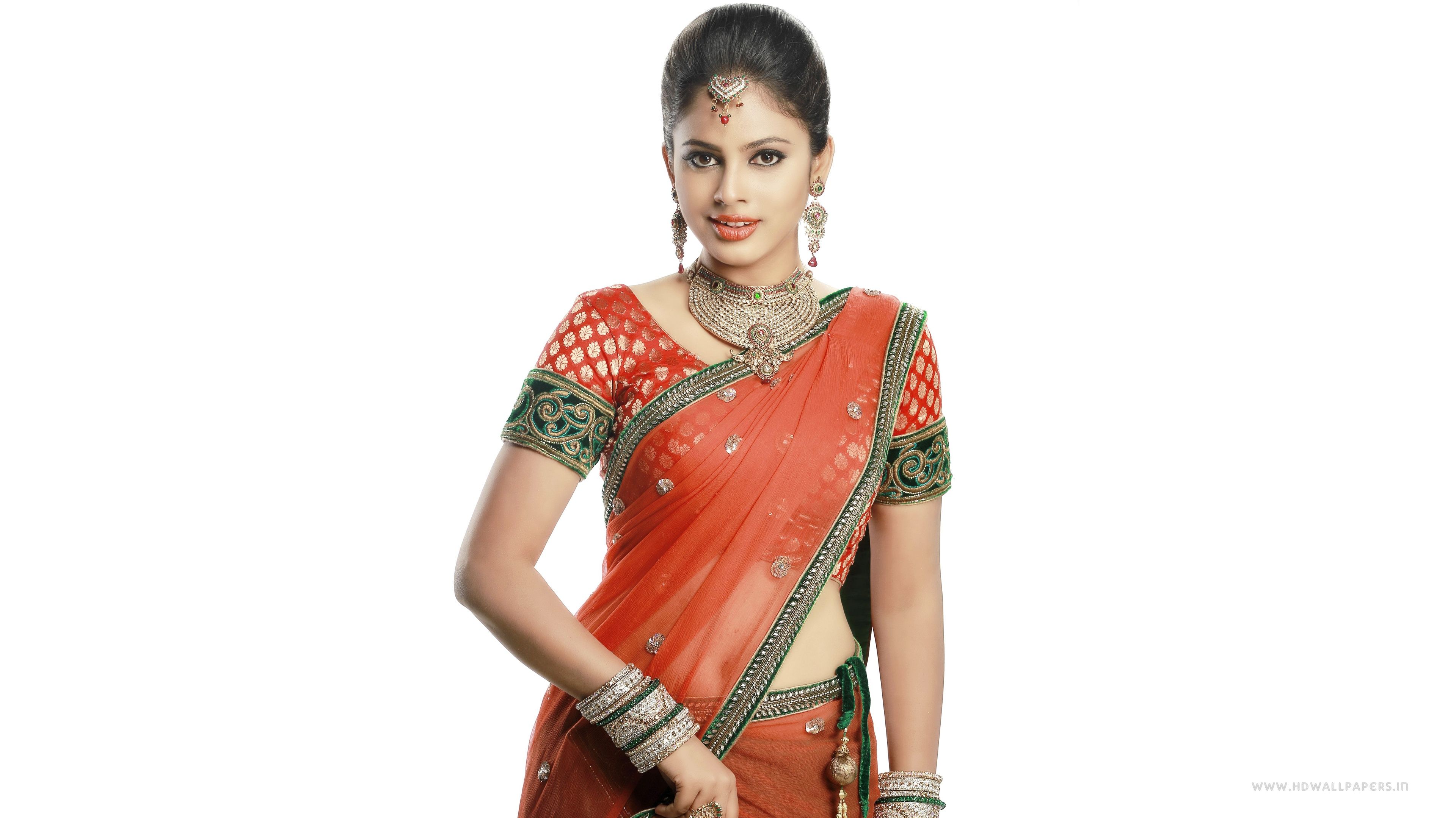 Saree Actress Nandita Swetha Wallpaper in jpg format for free