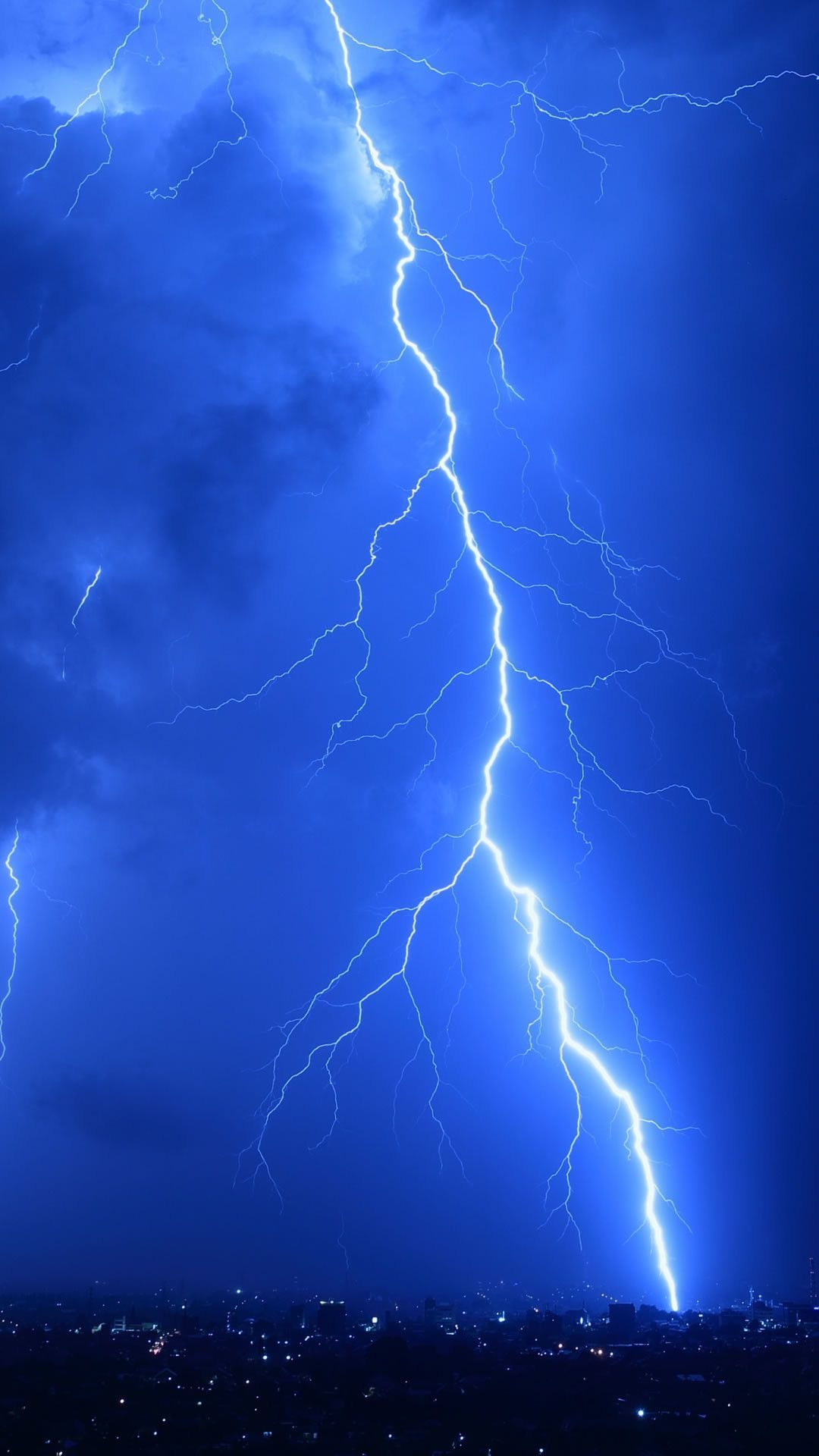Thunderstorm Live Wallpaper. Light blue aesthetic, Lightning photography, Blue wallpaper iphone