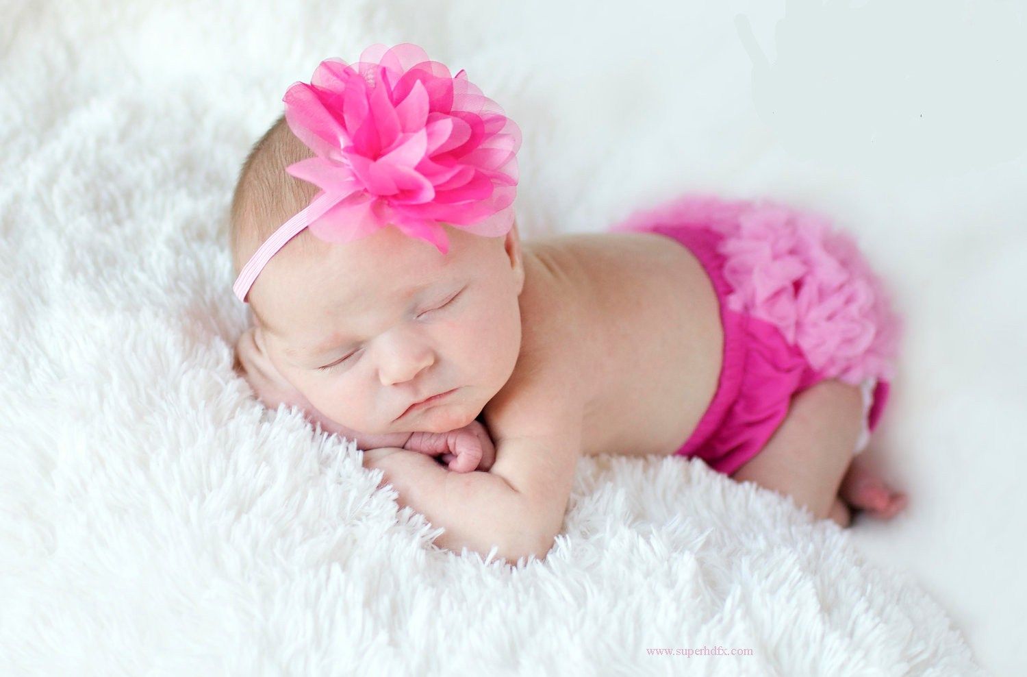 Lovely Small Baby Photo HD. High Definition Wallpaper