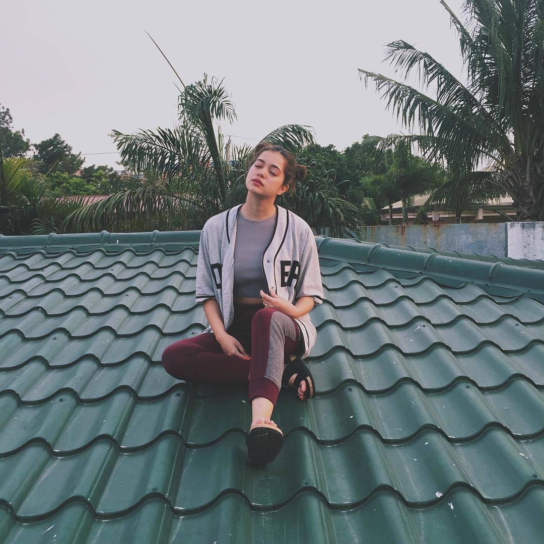 Sue Ramirez's Feet << wikiFeet