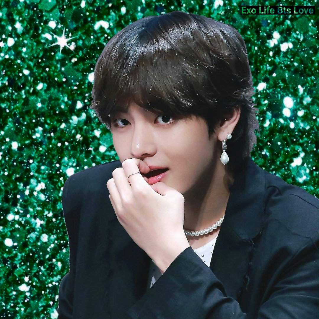 Bts V Wallpaper #exolife_btslove #v #btsv #vbts #tae #taetae #btstae #taehyung #kimtaehyung #bts #bangtanboys #wallpaper #btswallpaper #브이 #김태형 #태형 #방탄소년단. ARMY's Amino