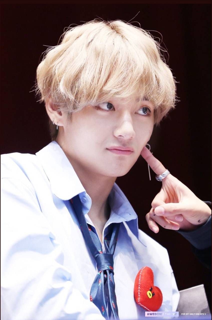 Download BTS V Wallpaper