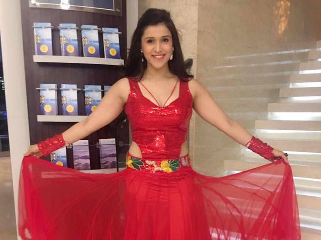 Mannara Chopra HQ Wallpapers | Mannara Chopra Wallpapers - 42798 - Oneindia  Wallpapers