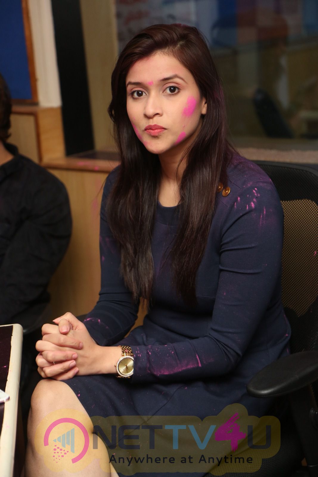Mannara Chopra Photo HD. Picture Gallery of Mannara Chopra