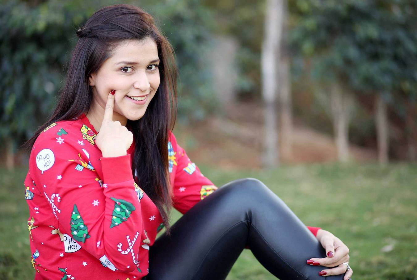 Mannara Chopra skin tight legs Stills. Tollywood, Kollywood Movie
