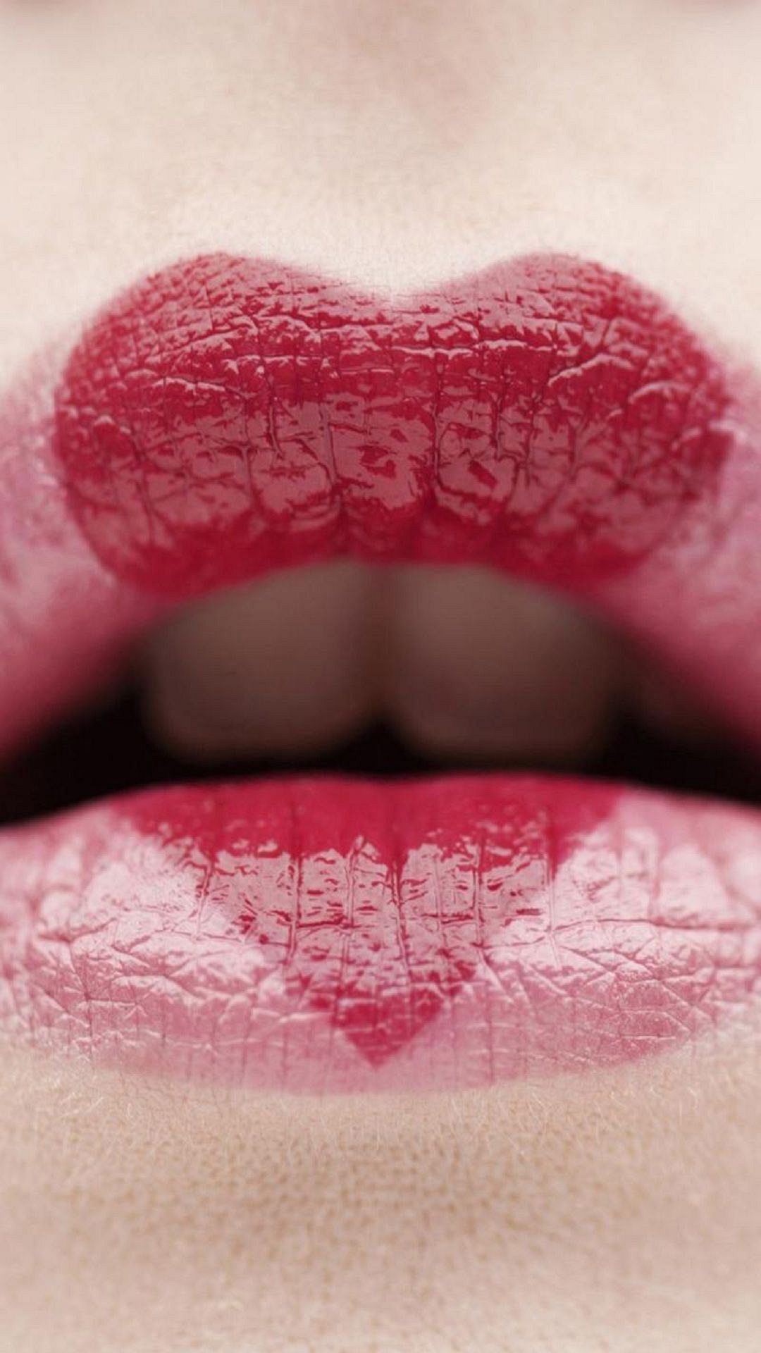 Hot Lips Love Wallpaper