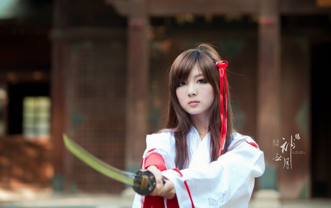 Girl with samurai sword wallpaper. Female samurai