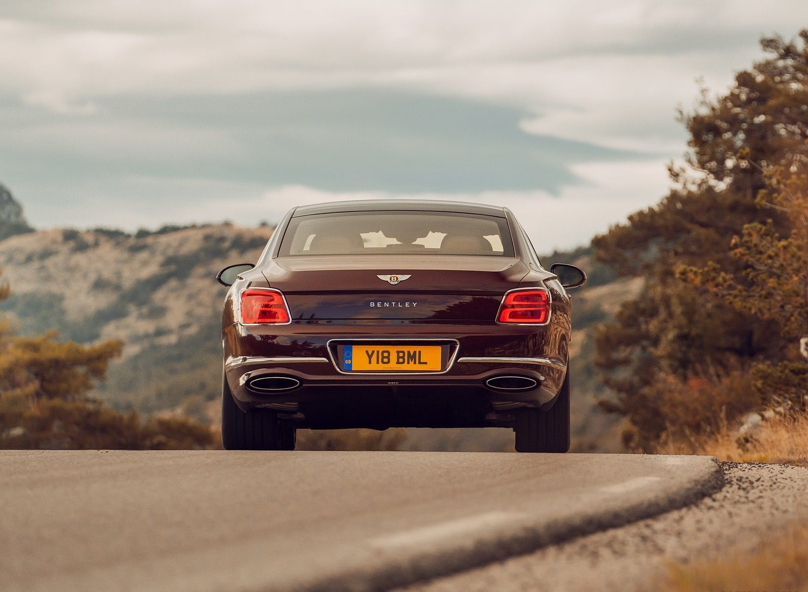Bentley Flying Spur (Color: Cricket Ball) Rear Wallpaper