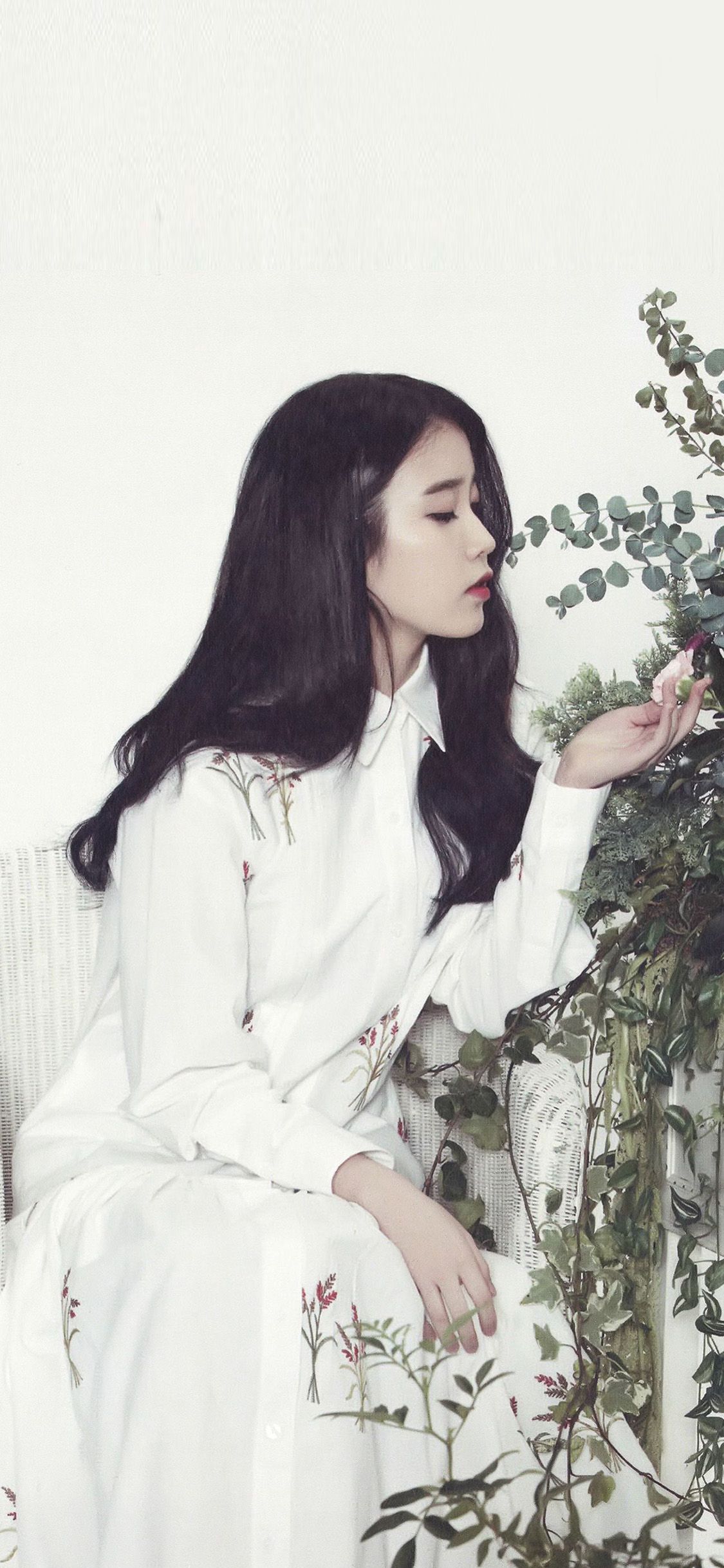 Iu Girl Flower Kpop Cute White Wallpaper