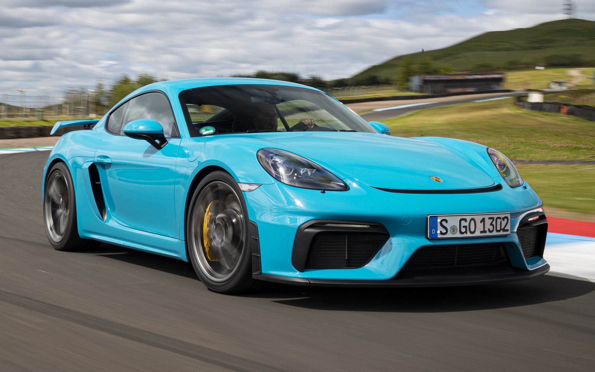 Porsche 718 Cayman GT4 and HD Image