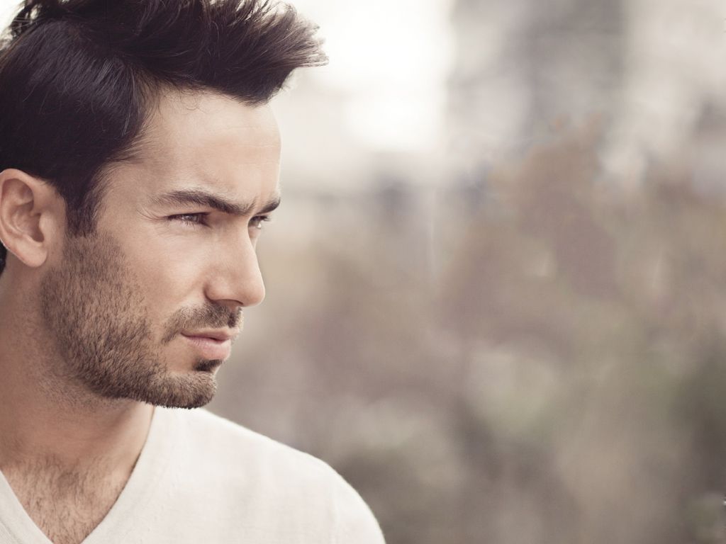 Aaron Diaz Wallpaper (1024×768)