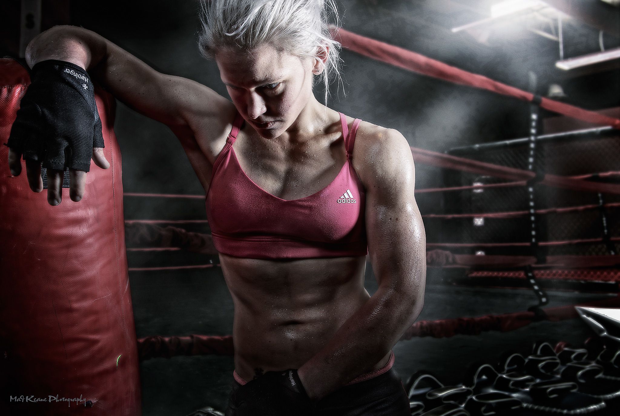 Desktop Wallpaper female athletic Boxing 2048x1376