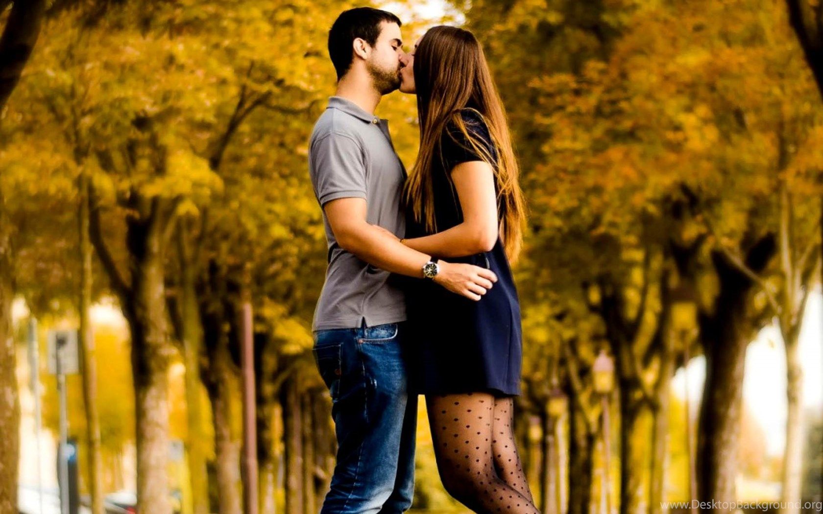 Love Kiss In Autumn Wallpaper HD 1080p For Desktop Desktop Background