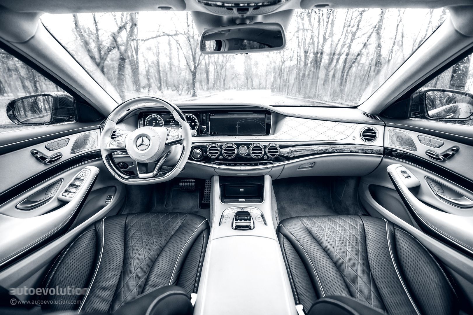 Mercedes S500 Wallpaper