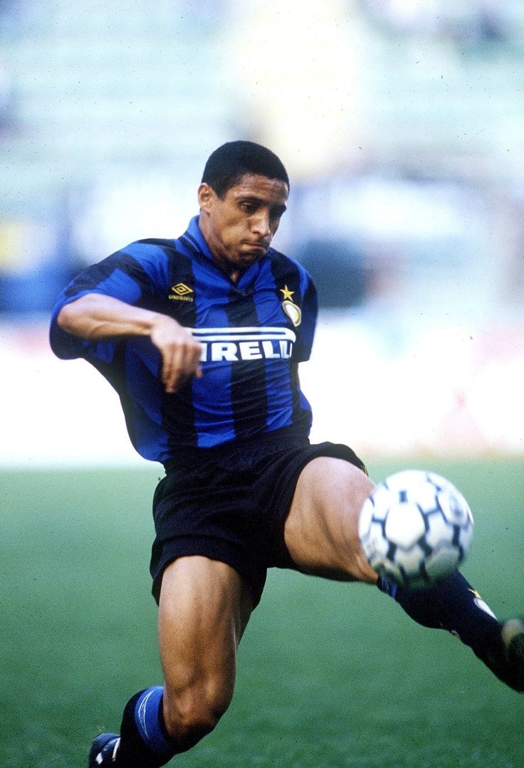 Roberto Carlos Inter Milan #greatplayers. Foto di calcio, Roberto