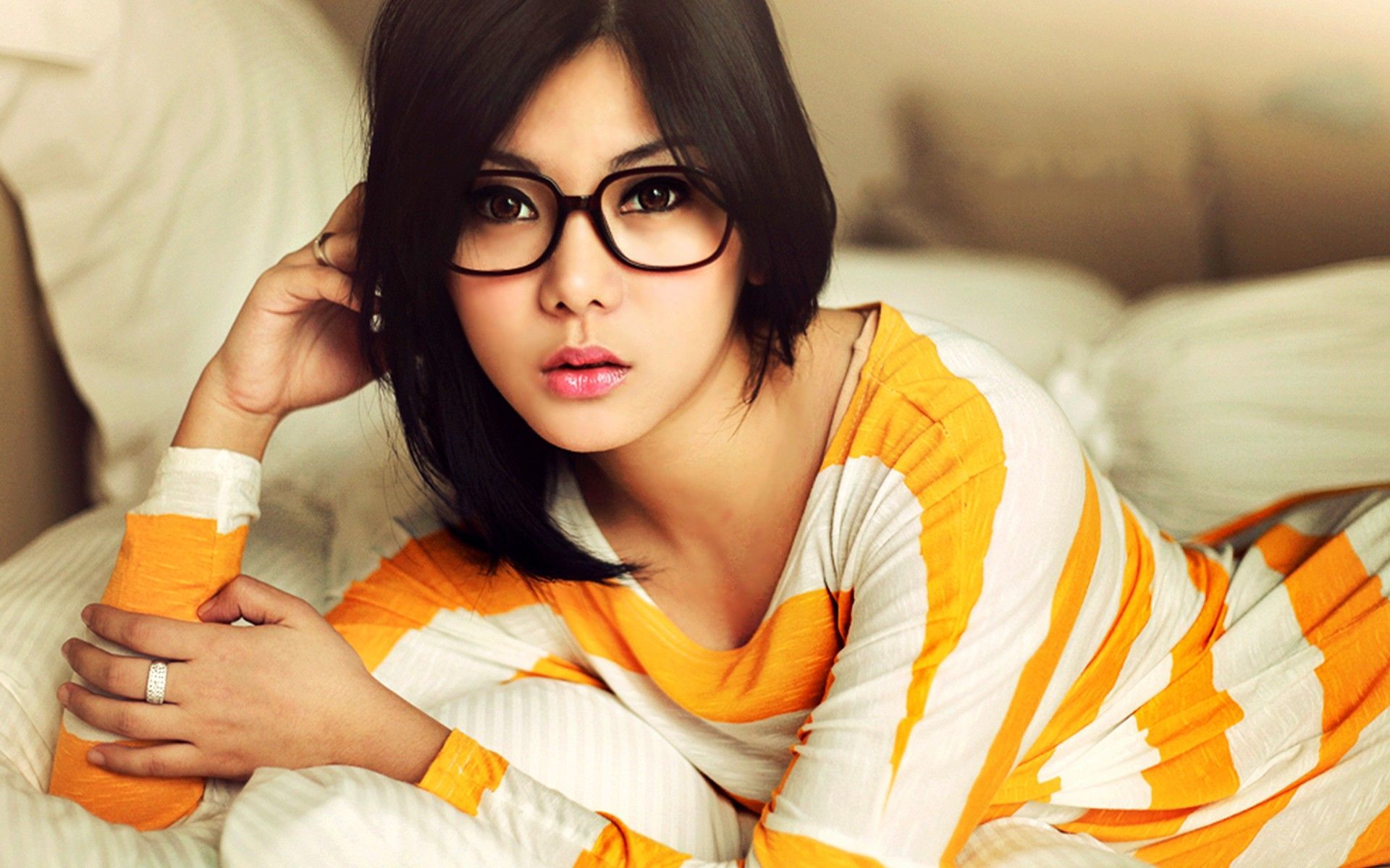 women models glasses Indonesia Asians girls with glasses upscaled badquality Valentine Fannie bre. Brunette glasses, Profile picture for girls, Girls with glasses