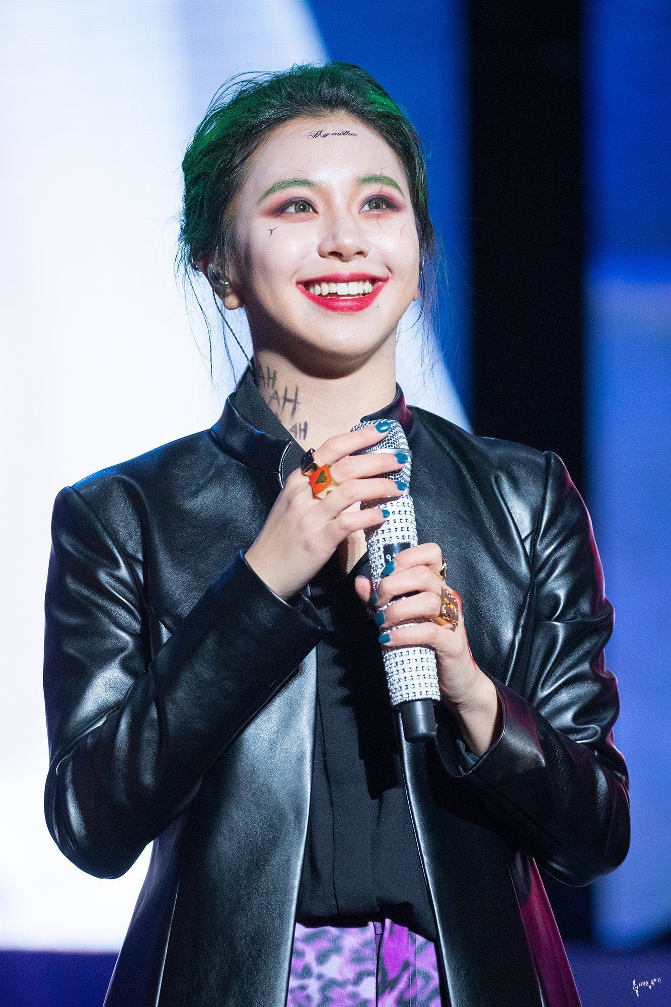Twice Chaeyoung as the Joker at once halloween fanmeet