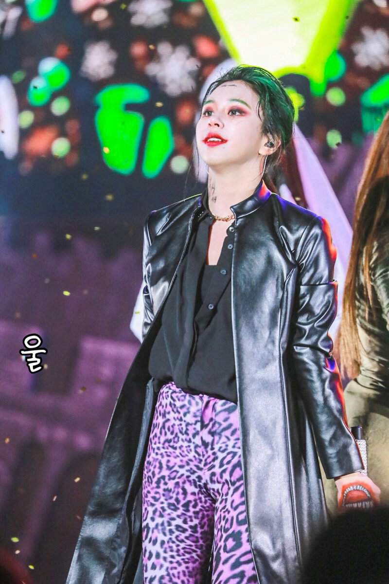 Joker Chaeyoung ft. mummy Mina. Son Chaeyoung (손채영) Amino