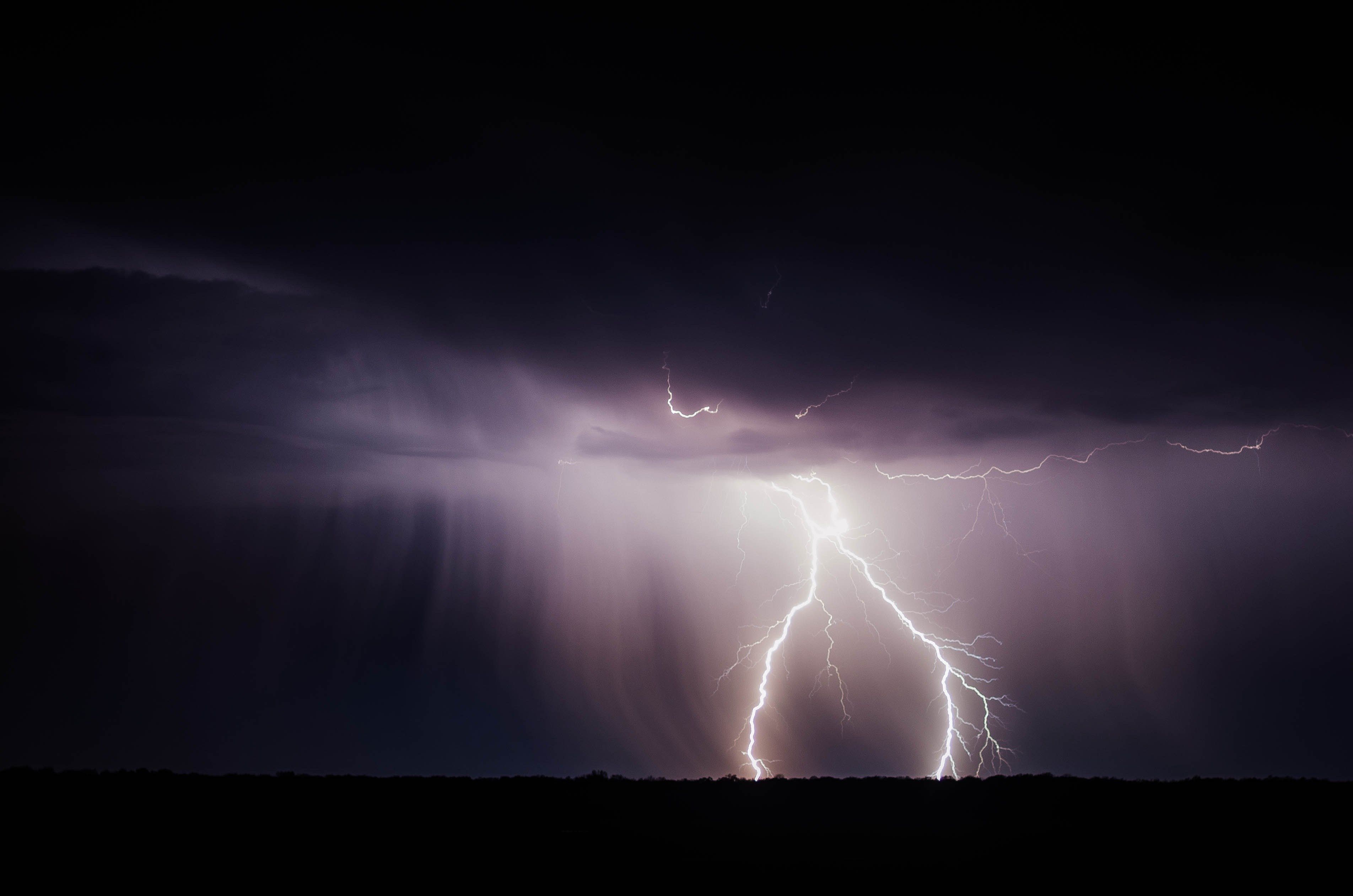 Wallpaper / lightning bolt lightning power storm