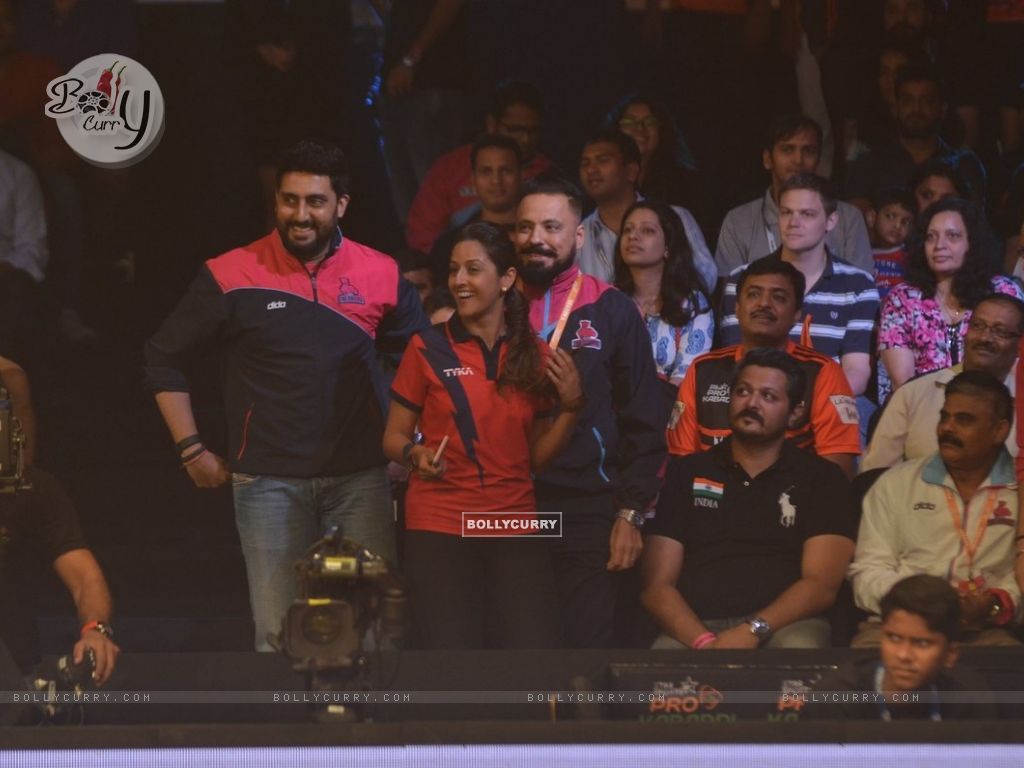 Wallpaper Bachchan at Pro Kabaddi Match size:1024x768