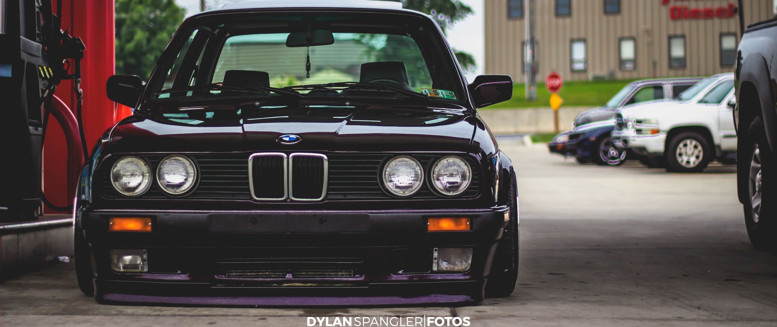 Download wallpaper 2560x1080 bmw, filling station, front bumper
