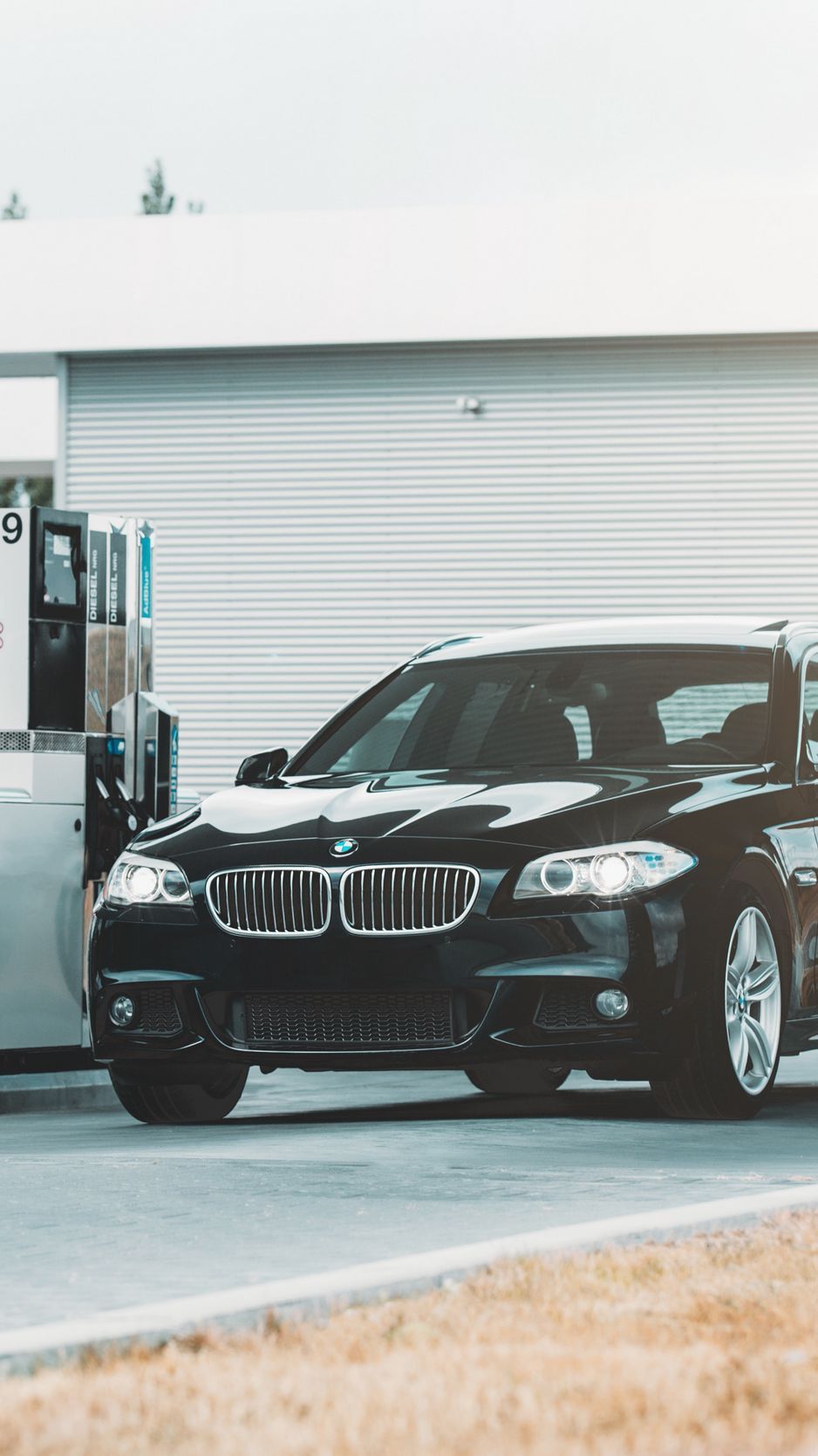 Download wallpaper 938x1668 bmw series 5, bmw, fuel station iphone
