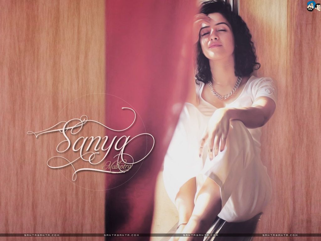 Free Download Sanya Malhotra Hot HD Wallpaper
