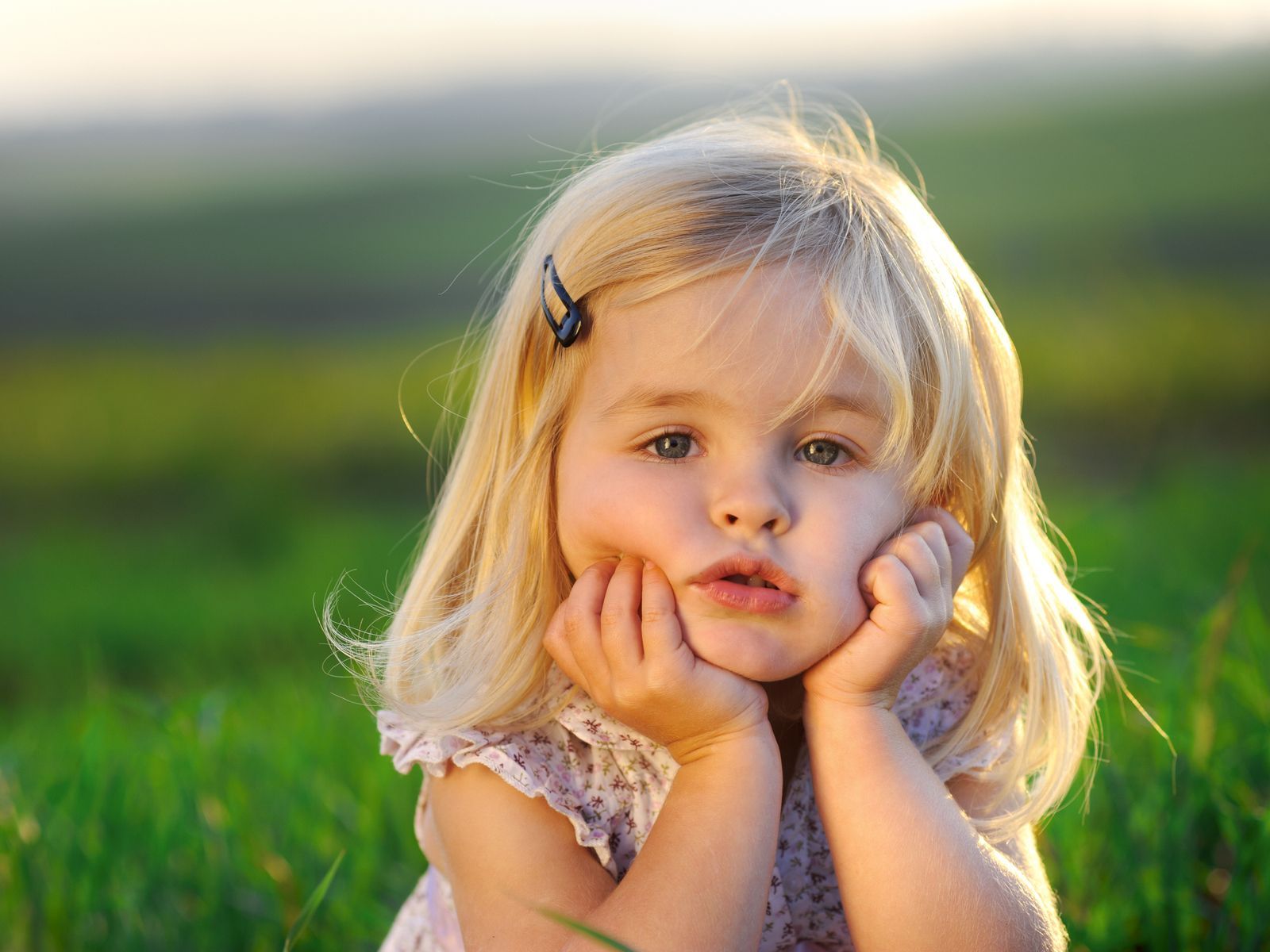 Small Girl Wallpaper Free Small Girl Background