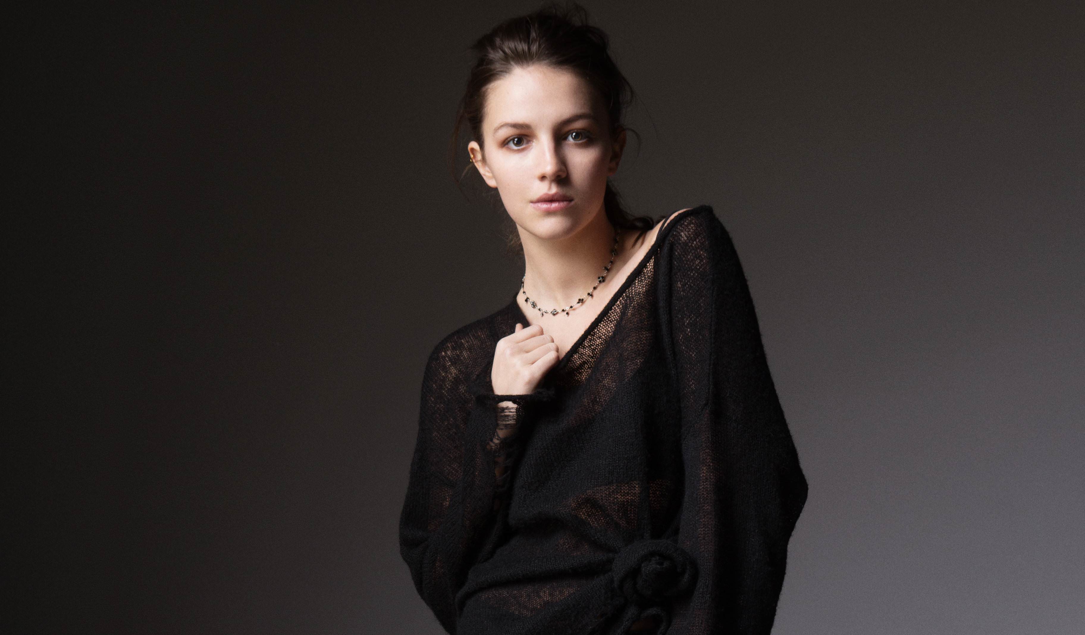 Ella Hunt Wallpapers - Wallpaper Cave