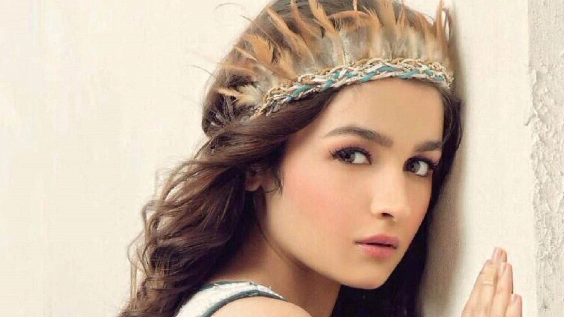 Indian Bollywood Celebrity Actress Alia Bhatt HD Wallpaper