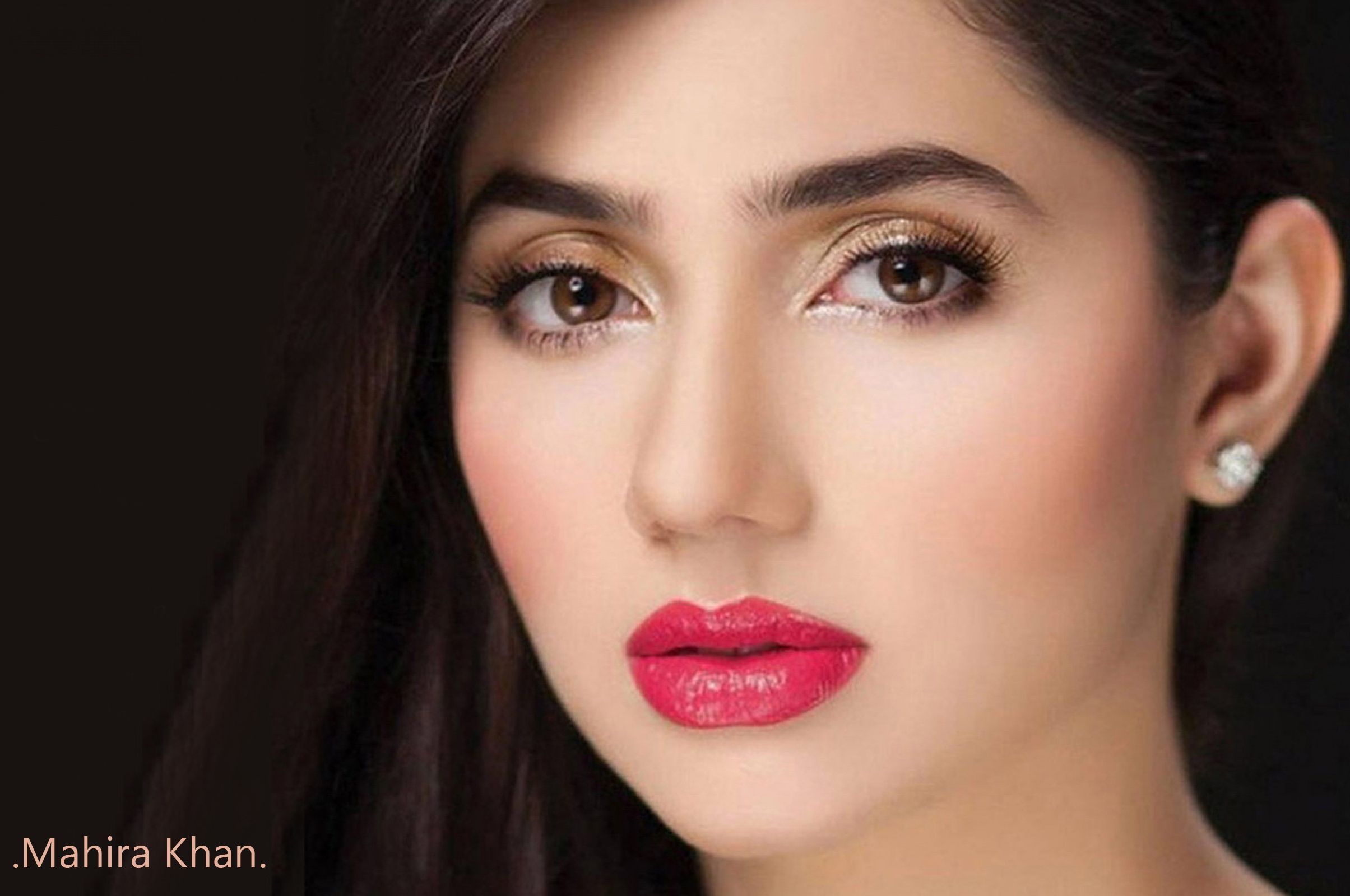 Mahira Khan Close Up Photo Celebrity Wallpaper. Celebrity eye makeup, Without makeup, Fair skin
