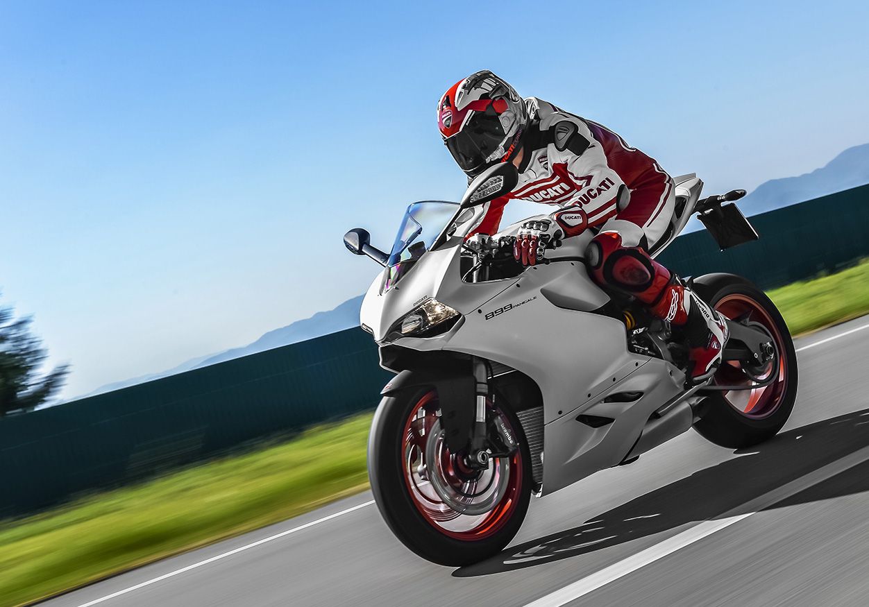Ducati Unveils 2014 899 Panigale. MotorcycleDaily.com