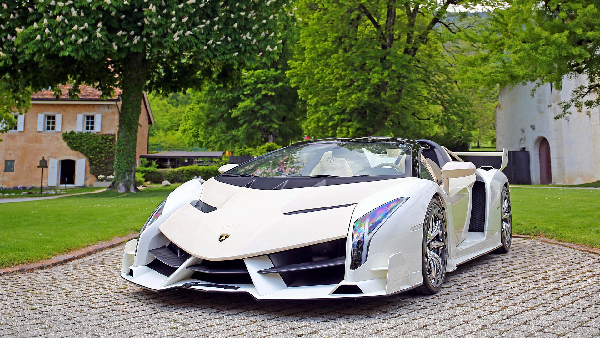 Lamborghini Veneno Roadster Wallpaper, Specs & Videos
