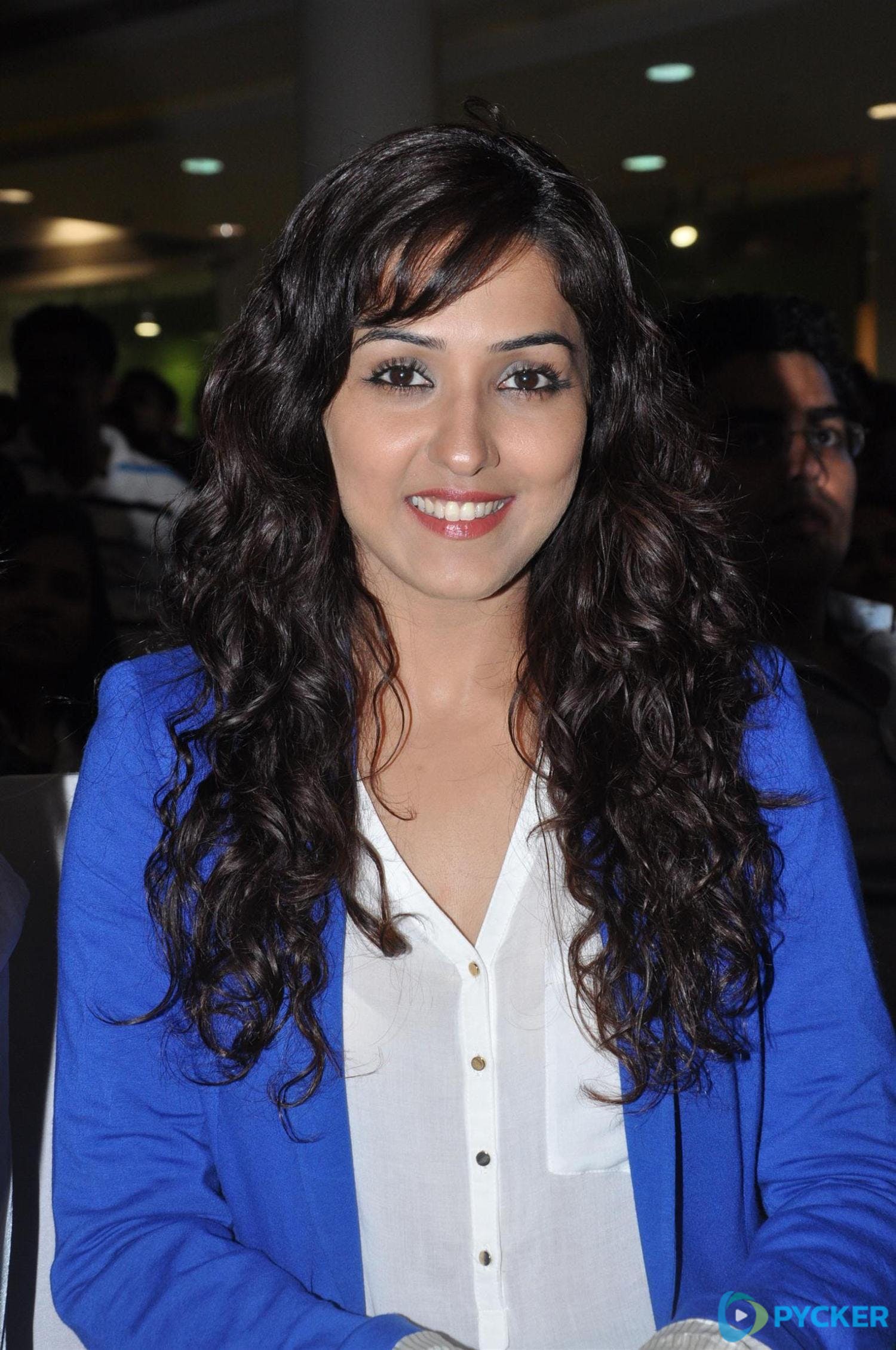 Neeti Mohan Height, Birthday, Age, Family, House and Full Biography